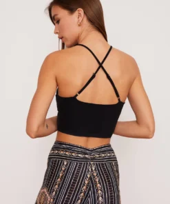 Wolven Zephyr Keyhole Top